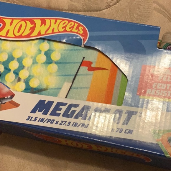 new unopened hot wheels megamat with vehicle included - Picture 4 of 8